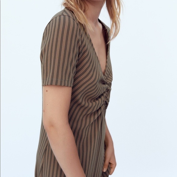 ZARA GATHERED DRESS WITH RUFFLE TRIM SIZE L - Picture 3 of 7